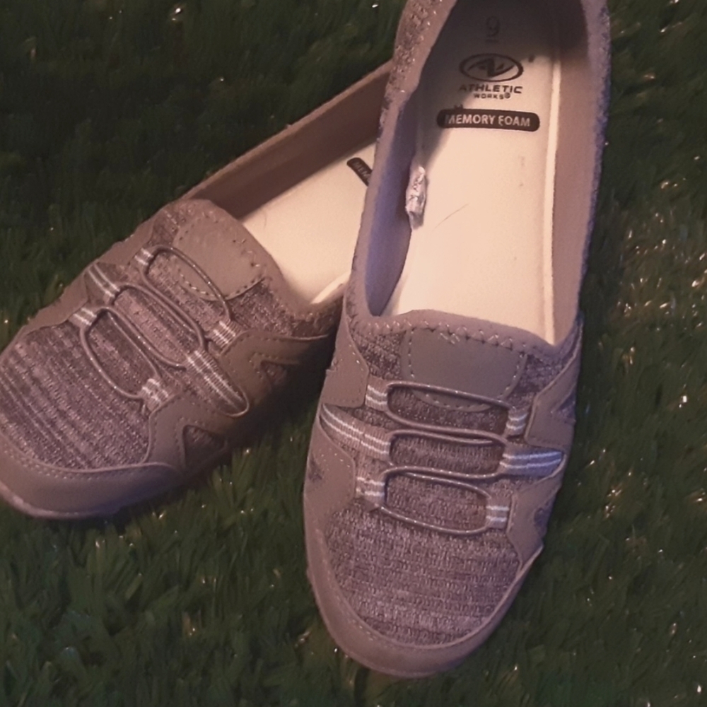 ATHLETIC GRAY SLIP ON SNEAKERS 9